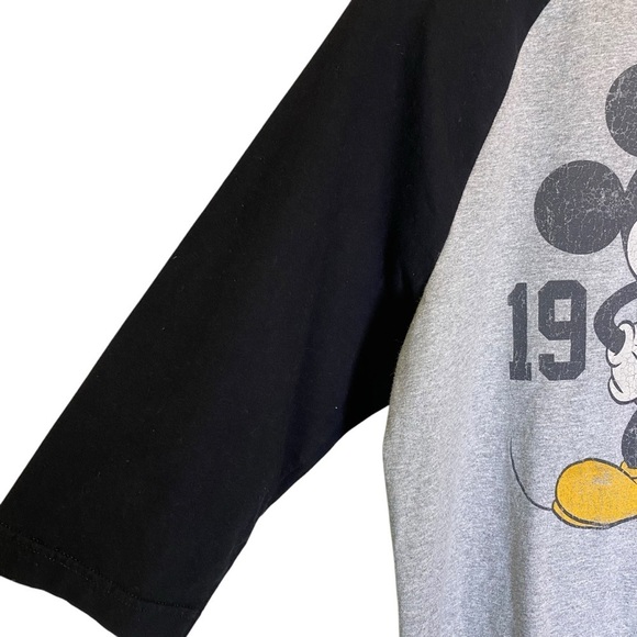 Walt Disney Parks Men's size L Mickey Mouse graphic Raglan Sleeve Tee Gray Black - Picture 2 of 8